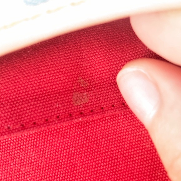 Dooney and Bourke wallet/coin purse with hearts - Picture 4 of 7